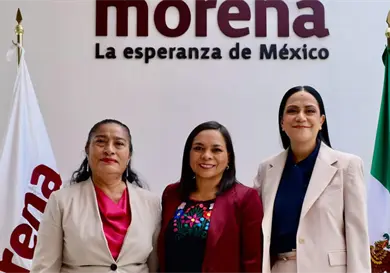Dialogan Beatriz Mojica y Abelina L&oacute;pez con Montiel