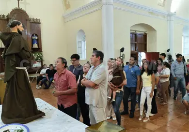 La fe que se hereda: Tata Chico bendice a su pueblo