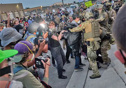 Ofensiva migratoria bajo presión por tiroteos de agentes Ofensiva migratoria bajo presión por tiroteos de agentes