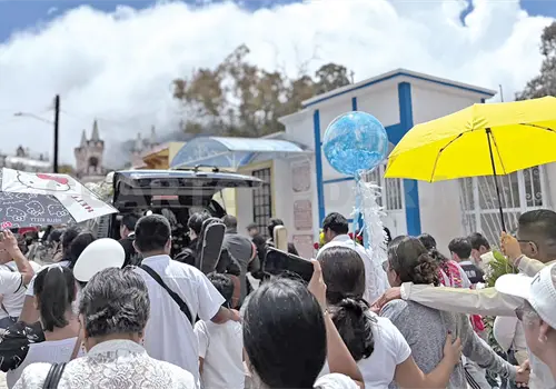 Dan el último adiós a José Emmanuel Dan el último adiós a José Emmanuel