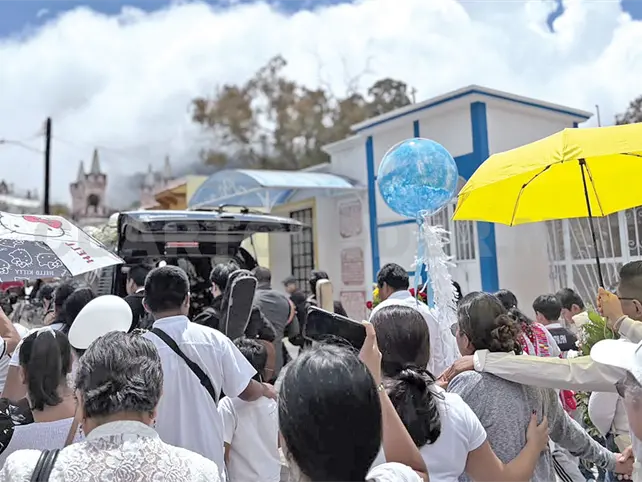 Dan el último adiós a José Emmanuel Dan el último adiós a José Emmanuel