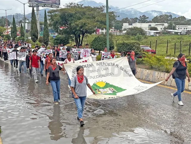 Marchan a 12 años de la noche de Iguala Marchan a 12 años de la noche de Iguala