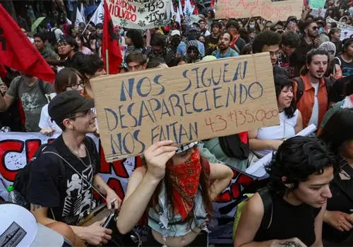 Marcha por Ayotzinapa dejó pérdidas a comercios Marcha por Ayotzinapa dejó pérdidas a comercios