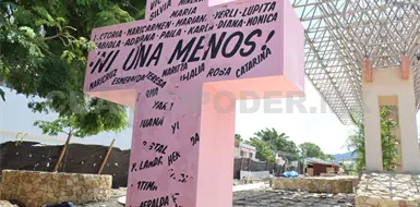 Podr&iacute;an reubicar cruz en honor a v&iacute;ctimas