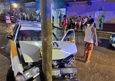 Aparatosa colisi&oacute;n salda con menor grave