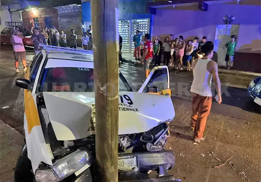 Aparatosa colisión salda con menor grave Aparatosa colisión salda con menor grave