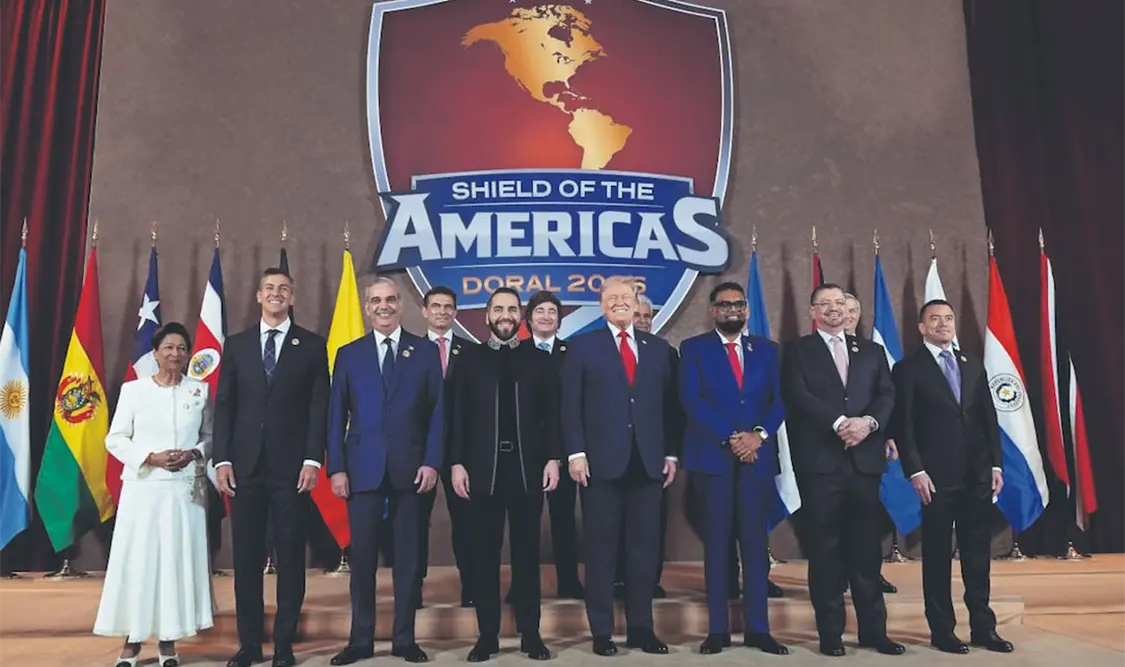 Primera fotografía del presidente estadounidense con los líderes latinoamericanos que se sumaron al Escudo de las Américas. Cortesía