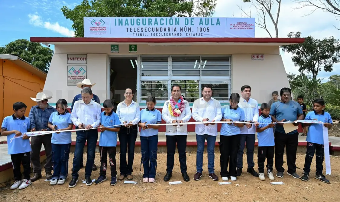 Como parte de su agenda, ERA inaugura espacios escolares y obras exteriores en la Telesecundaria Número 1005. CP