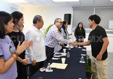 Dan atención integral a comunidad estudiantil Dan atención integral a comunidad estudiantil