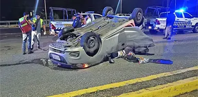 Vuelcan por circular a exceso de velocidad