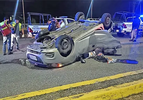 Vuelcan por circular a exceso de velocidad Vuelcan por circular a exceso de velocidad