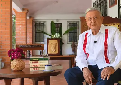 Reaparece AMLO y presenta su nuevo libro "Pueblo" Reaparece AMLO y presenta su nuevo libro "Pueblo"
