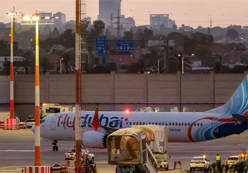 Pelea entre pilotos en un vuelo; apu&ntilde;alan a uno