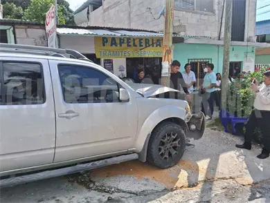 Arrolla camioneta a estudiantes y un civil