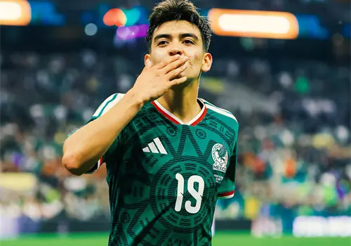 Liverpool buscaría fichar a Gilberto Mora Liverpool buscaría fichar a Gilberto Mora