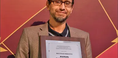 Manuel Parra gana certamen literario