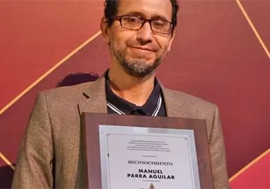 Manuel Parra gana certamen literario Manuel Parra gana certamen literario