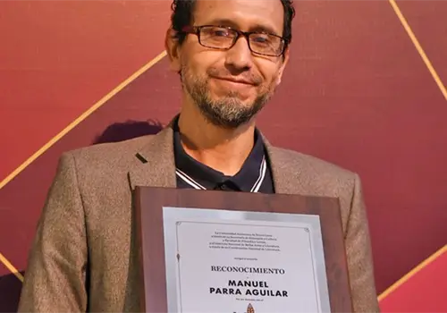 Manuel Parra gana certamen literario