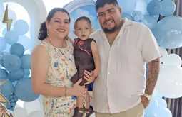 Humberto Manuel recibe el bautismo