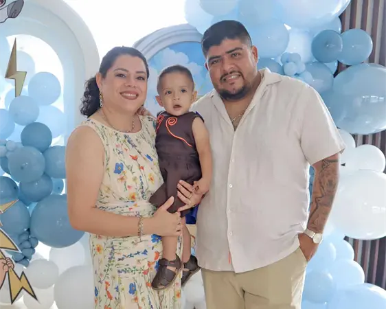 Humberto Manuel recibe el bautismo