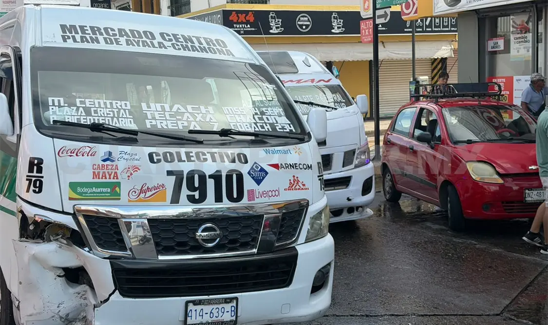El colectivo de la ruta 7910 estuvo involucrado en el choque. Ulises Villalobos / CP