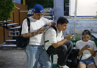Uso de pantallas también tiene impacto físico Uso de pantallas también tiene impacto físico