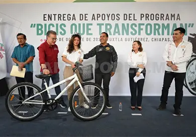 Entregan bicis; arreglar&aacute;n la Secundaria del Estado