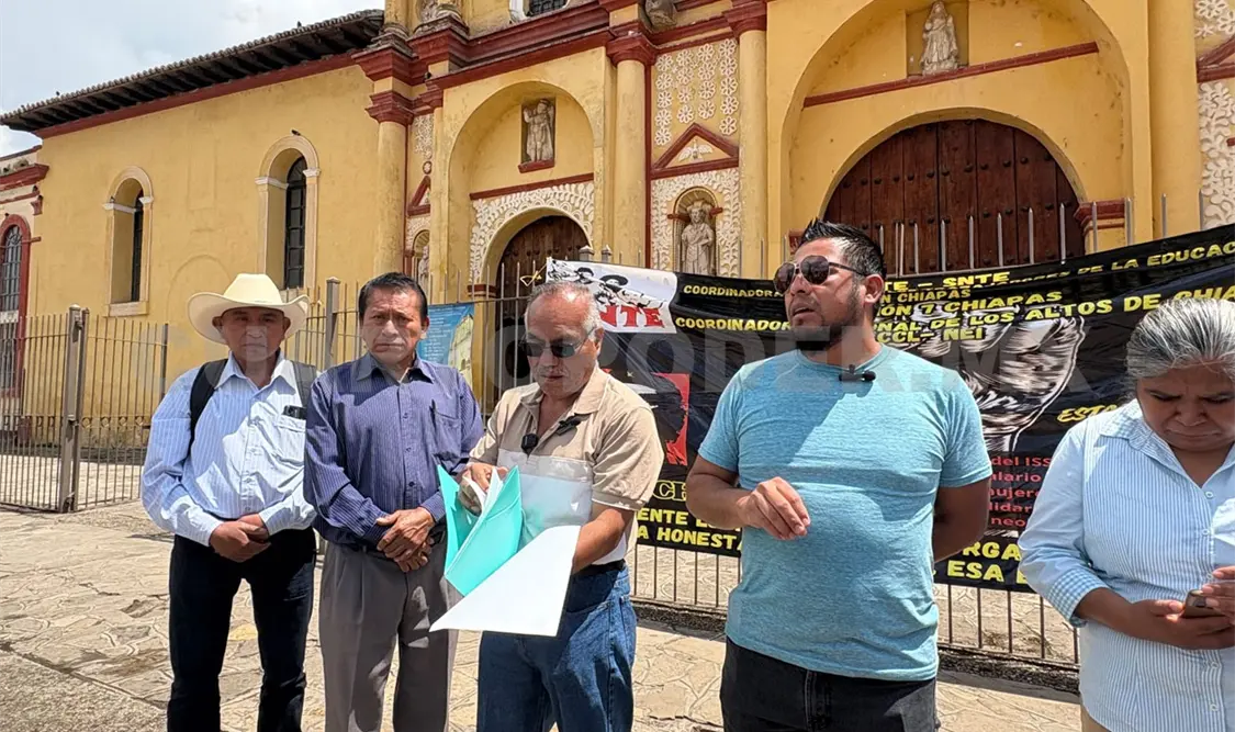 Los docentes desplazados esperan una solución al conflicto. Jofiel Domínguez / CP
