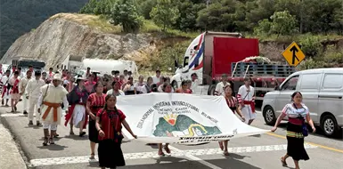 Marchan a 58 años de la masacre de Tlatelolco Marchan a 58 años de la masacre de Tlatelolco