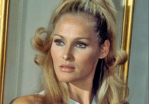 La "chica Bond" que conquist&oacute; al mundo