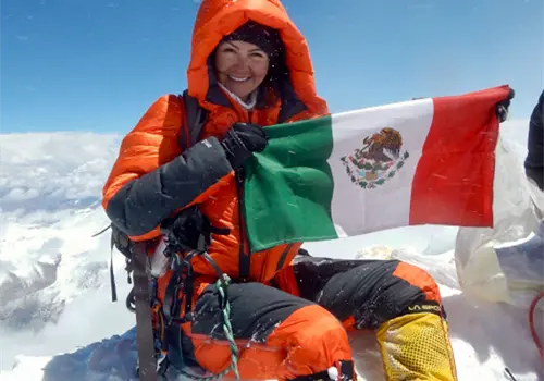 Alpinista mexicana completa grandes hitos de escalada