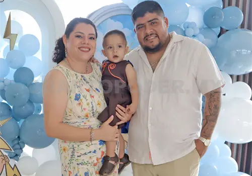 Humberto Manuel recibe el bautismo
