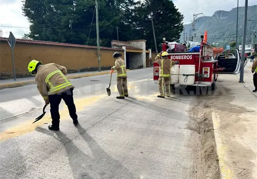 Controlan derrame de aceite en el perif&eacute;rico