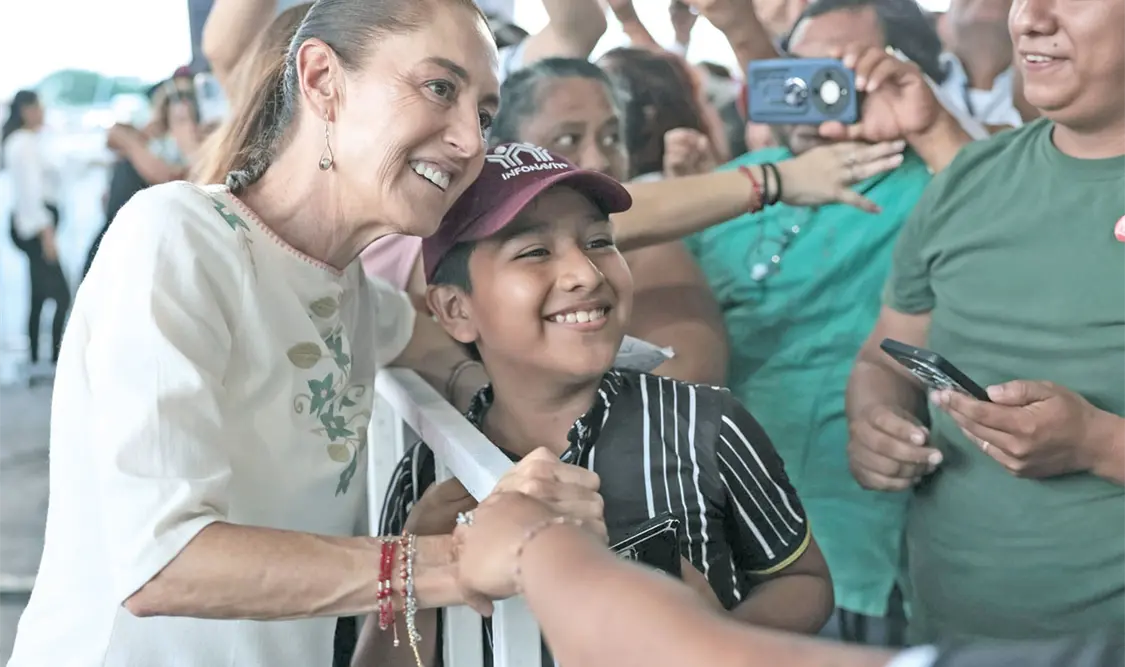 Hoy se entregaron 900 de las 7 mil 504 viviendas que se van a construir en el Infonavit Tejería de Veracruz, resaltó la mandataria. Cortesía