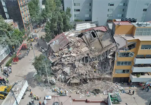 Urbanización mantiene condiciones de riesgo Urbanización mantiene condiciones de riesgo