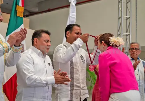 Entregan Medalla al M&eacute;rito "Notaria Laura Mart&iacute;nez Chanona"