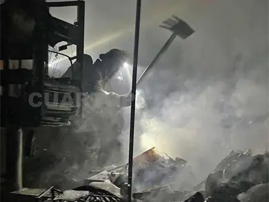 Arde en llamas casa y las p&eacute;rdidas fueron totales