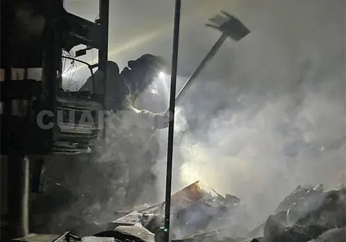Arde en llamas casa y las pérdidas fueron totales Arde en llamas casa y las pérdidas fueron totales
