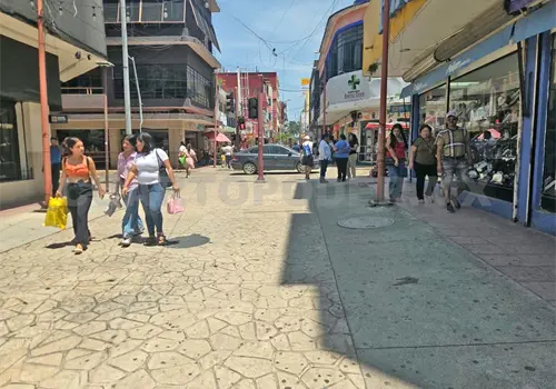 Denuncian comerciantes aumentos en recibos de luz