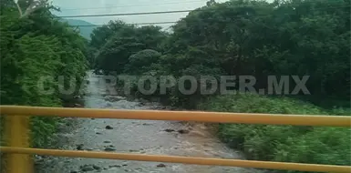 Contaminan al r&iacute;o Lagartero con envases de qu&iacute;micos