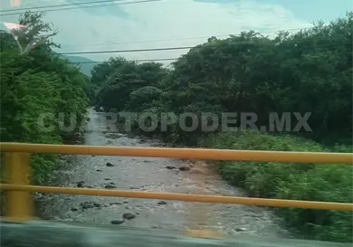 Contaminan al río Lagartero con envases de químicos Contaminan al río Lagartero con envases de químicos