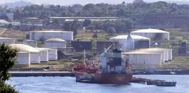 Suspenden env&iacute;os de crudo a Cuba por EUA