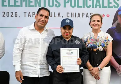 ERA entrega certificados de bachillerato a policías ERA entrega certificados de bachillerato a policías