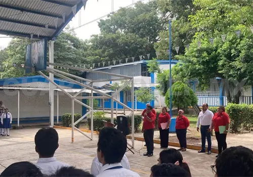Sujetos graban a estudiantes para subirlo a redes Sujetos graban a estudiantes para subirlo a redes