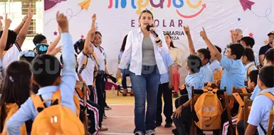 Valeria Rosales entrega útiles en Juárez y La Garza Valeria Rosales entrega útiles en Juárez y La Garza
