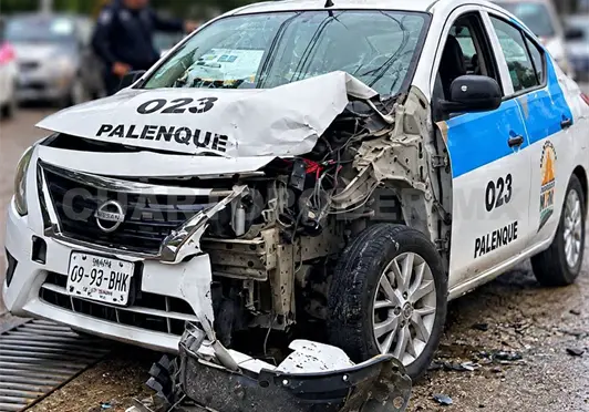 Ruletero resulta herido en una fuerte colisi&oacute;n