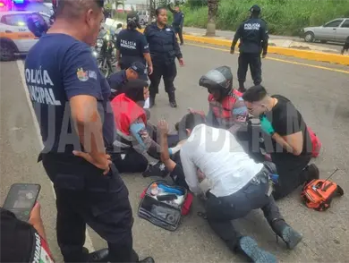 Polic&iacute;a queda grave al caer de una patrulla