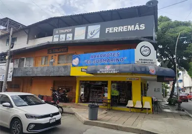 Concentra la capital su econom&iacute;a en el comercio