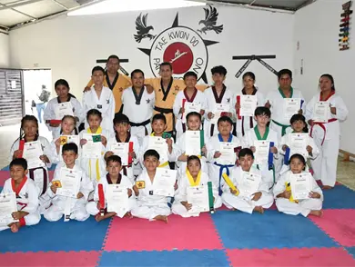Halcones aprueban evaluaci&oacute;n de grados