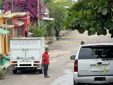 Hallan ahorcado a sujeto en el interior de una casa Hallan ahorcado a sujeto en el interior de una casa